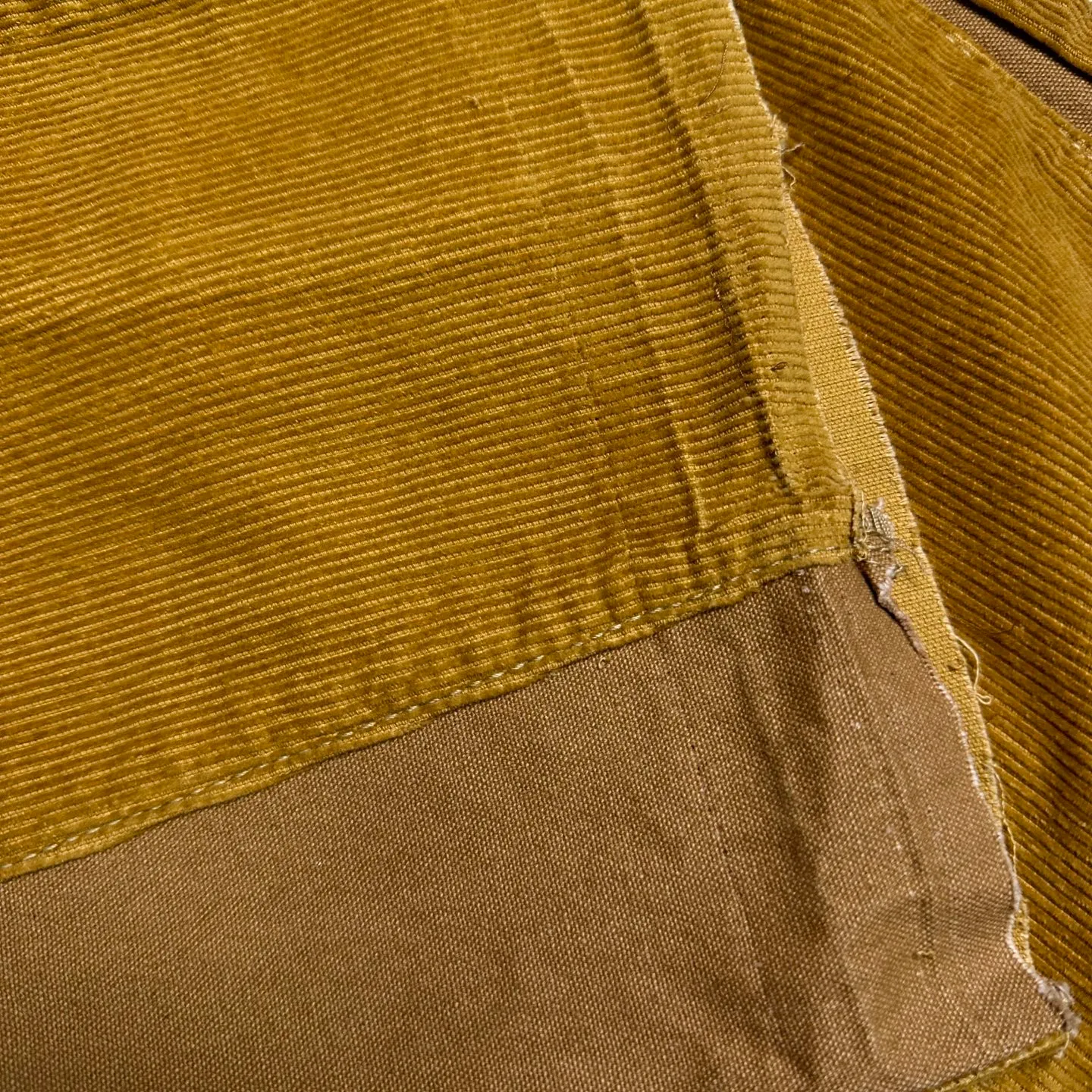 P260 GALLERY DEPT. 2025 new corduroy all-over embroidery stitching couple's style loose bootcut jeans 🔥High version🔥High version🔥 Top ceiling quality Styles with different washed textures, very friendly to people with thin legs and thick legs, the loose version of the boot very much modifies the leg shape Moderate length that never goes out of style, easy to match with casually, basic styling for various styles, a must-have in the wardrobe! The fabric is stiff but also makes the upper body soft without losing texture. The washing process is even more perfect. It is a must-have item for everyone! ! ! Washed wheat, hang tag, pants label, complete with three labels Color: ginger Size: 28, 30, 32, 34, 36 (five sizes)